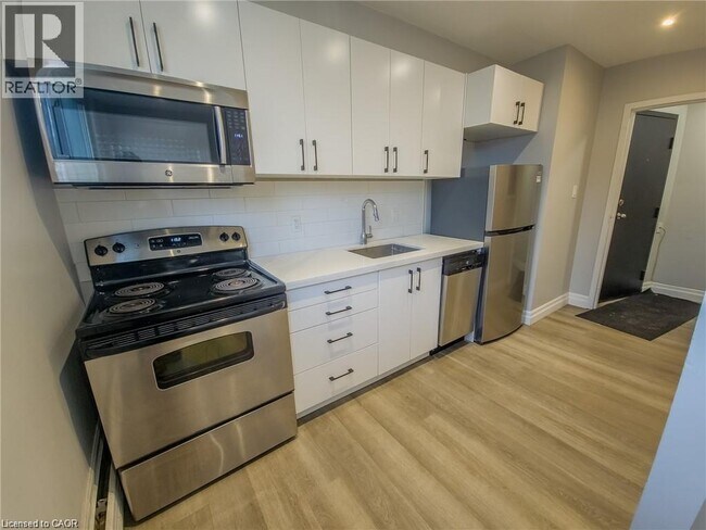 Photo du bâtiment - 410 Hazel St