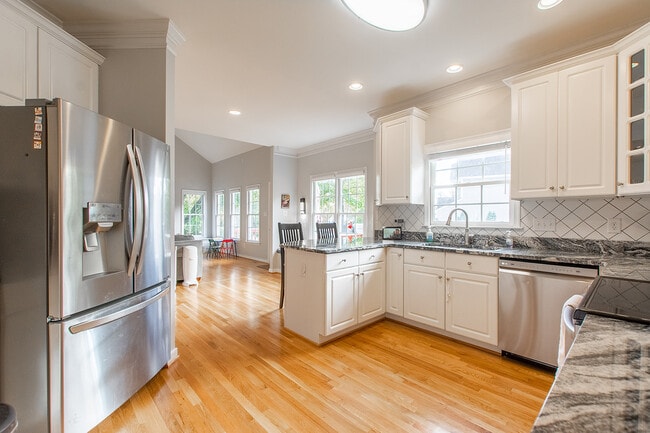 Building Photo - 15800 Hampton Forest Dr