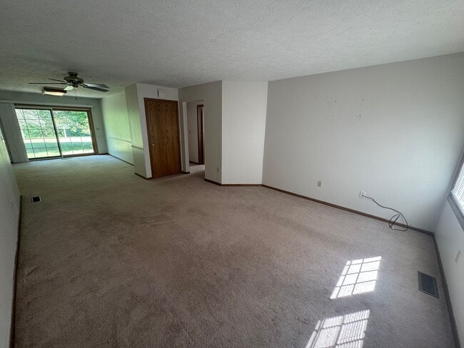 Building Photo - 2 bedroom for rent