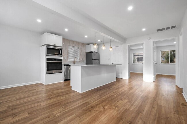 Foto del edificio - Completely renovated 2/1 on Golf Course!