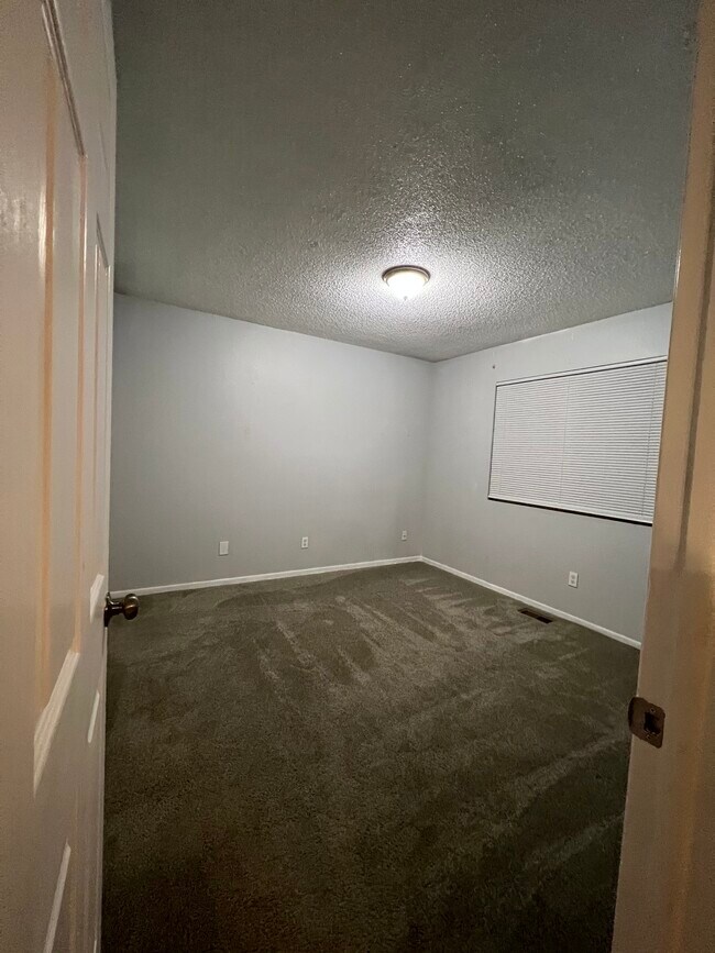 Foto del edificio - 2524 Glen View Ave