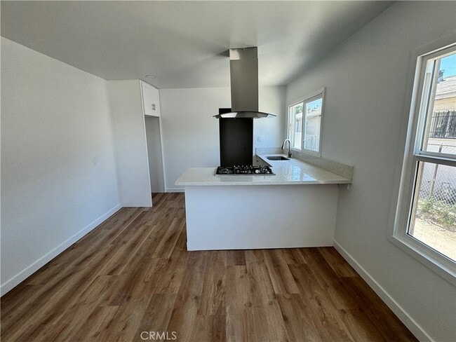 Photo - 924 E Lanzit Ave Townhome