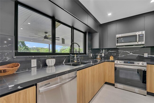 Foto del edificio - 17680 SW 54th St
