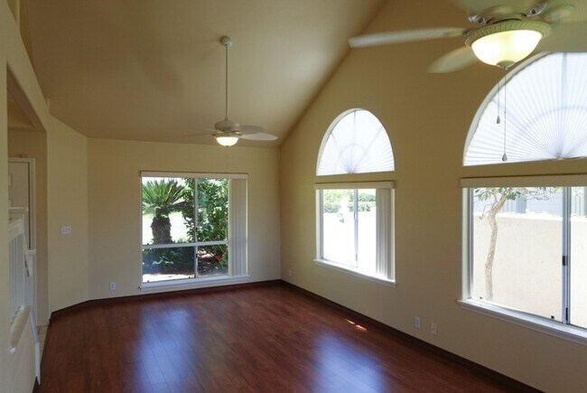 Building Photo - 4 Bed, 2.5 Bath Executive House in Waikele...