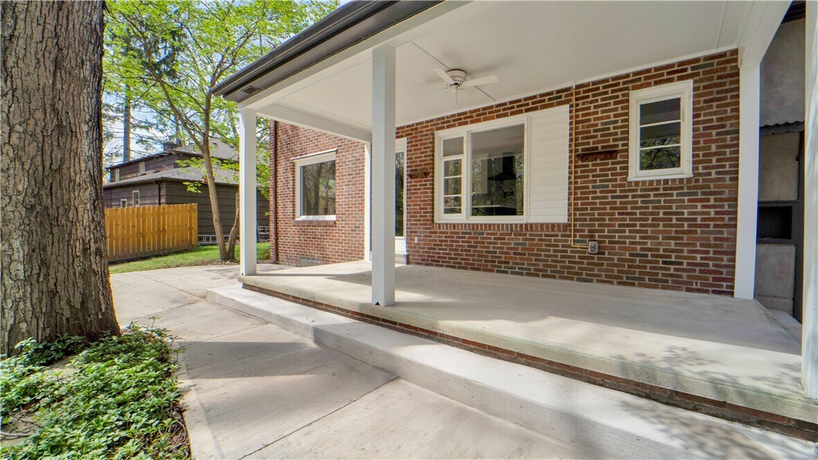 Foto del edificio - 288 Oakridge Dr