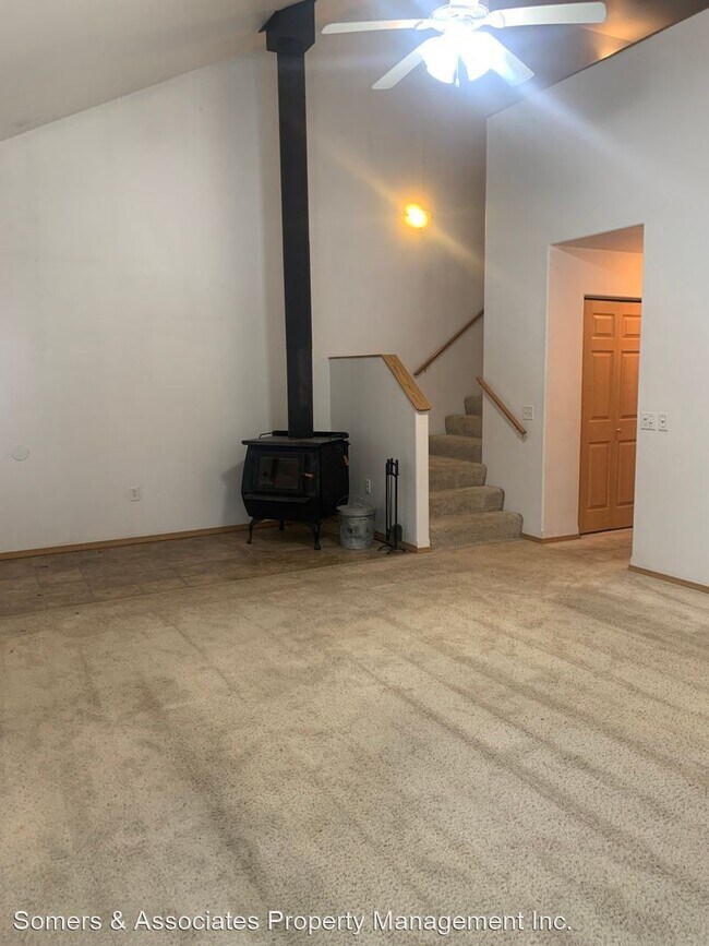 Building Photo - 3 br, 2.5 bath House - 1105 Rangeview Dr