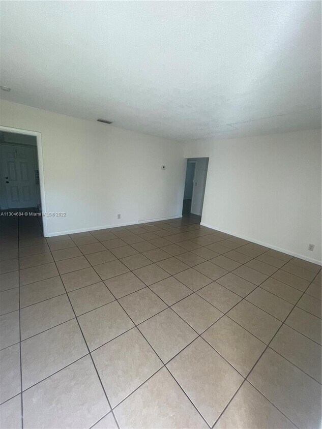241 SE Park St Unit 3, Dania Beach, FL 33004 Apartment for Rent in