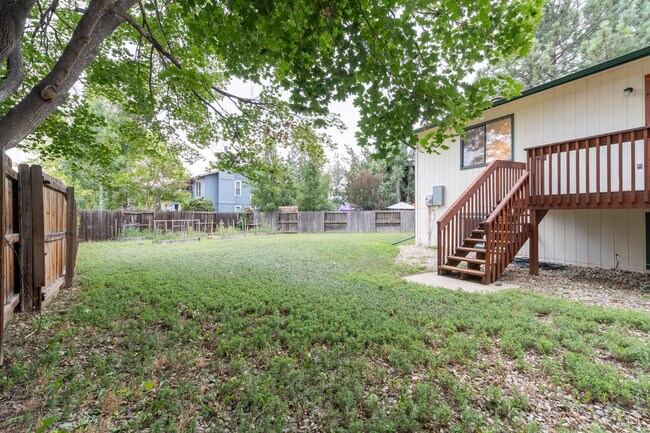 Large deck off the back - 1225 Centaur Cir