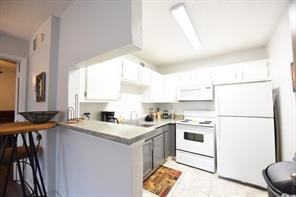 Building Photo - 18333 Roehampton Dr Apt 217
