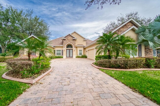 Building Photo - Stunning Executive Home in Gated Community