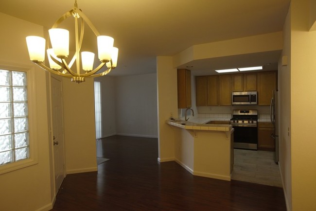 Building Photo - 609 Arcadia Terrace