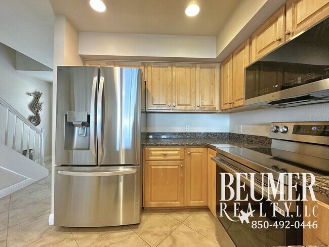 Foto del edificio - Move-In Ready Intercoastal Waterfront Townhome Steps to the water