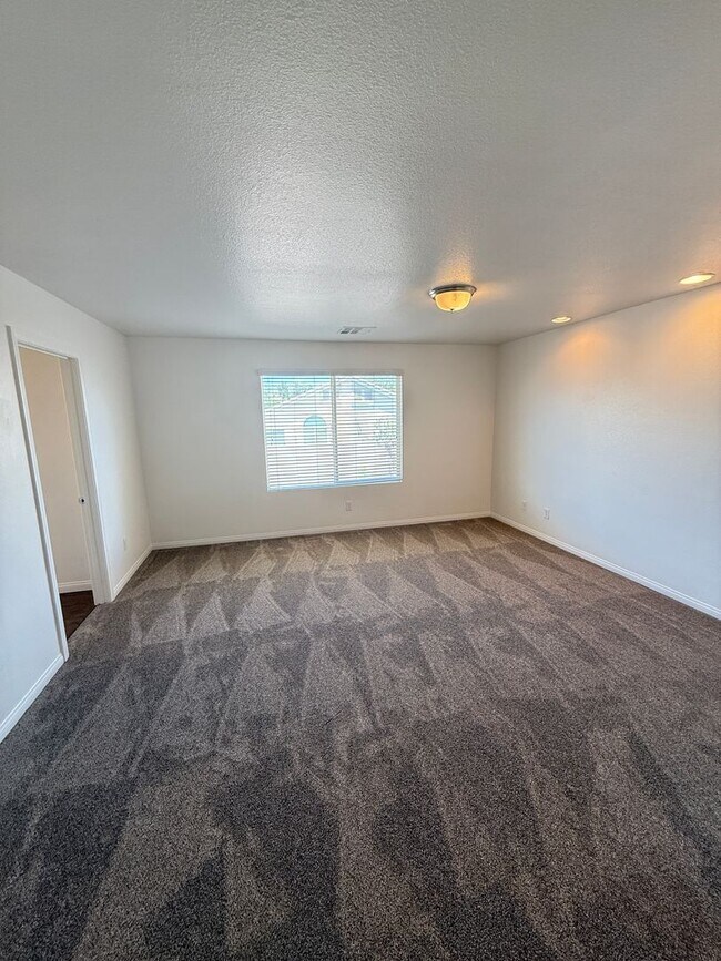 Foto del edificio - Brand New Home For Lease! Southern Highlan...