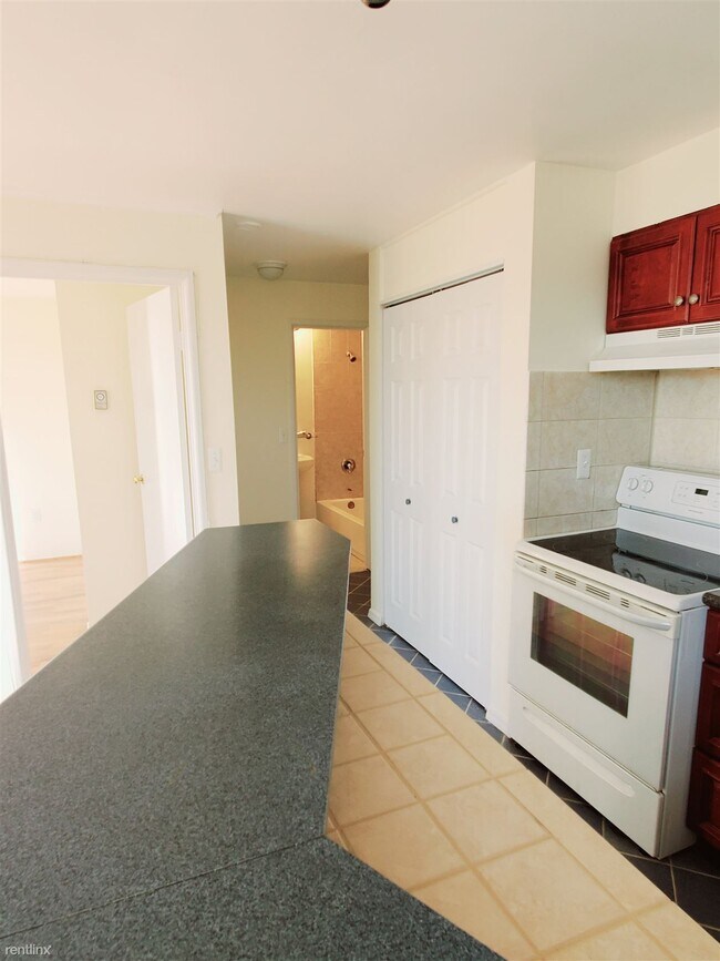 1 br, 1 bath Condo 69 Cove Rd Unit 18 Condo for Rent in Stamford