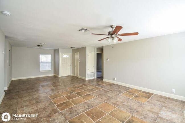 Building Photo - 6814 Laguna Norte