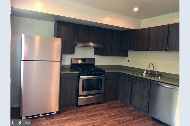 Foto del edificio - 7 Middle Grove Ct W