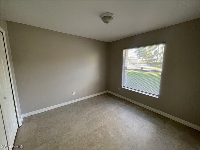 Foto del edificio - 5040 Jones Dr