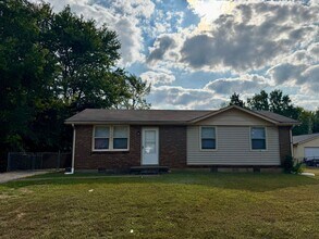 Building Photo - 1505 Nichols Dr
