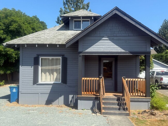 Foto del edificio - 3 Bed 1 Bath Newly Remodeled Pet Free Home...