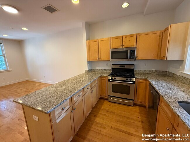 Building Photo - 108 2nd St