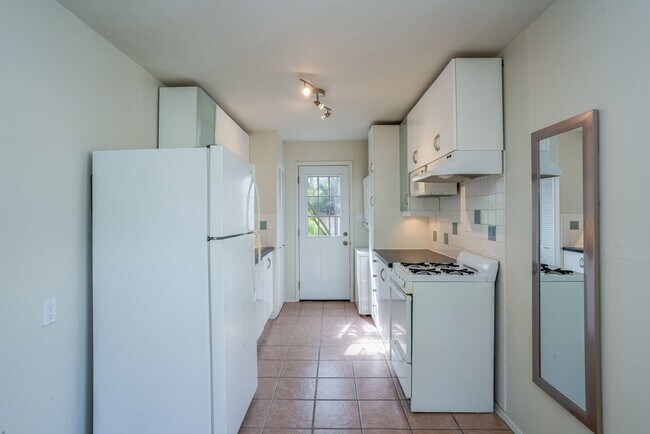 Building Photo - 2035 San Antonio Ave - 1 bedroom | 1 bath ...