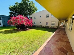 Building Photo - 831 Normandy R
