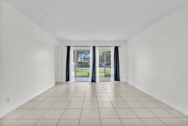 Building Photo - 200 Waterway Dr S
