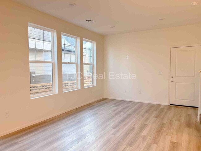 Building Photo - 6278 N Nepal Ct