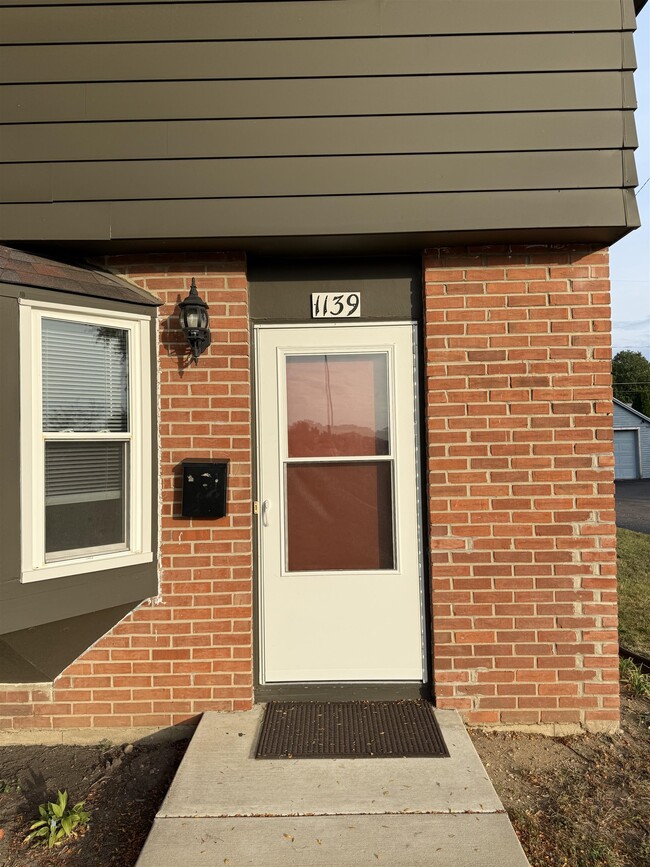 Building Photo - 1139 Talcott St
