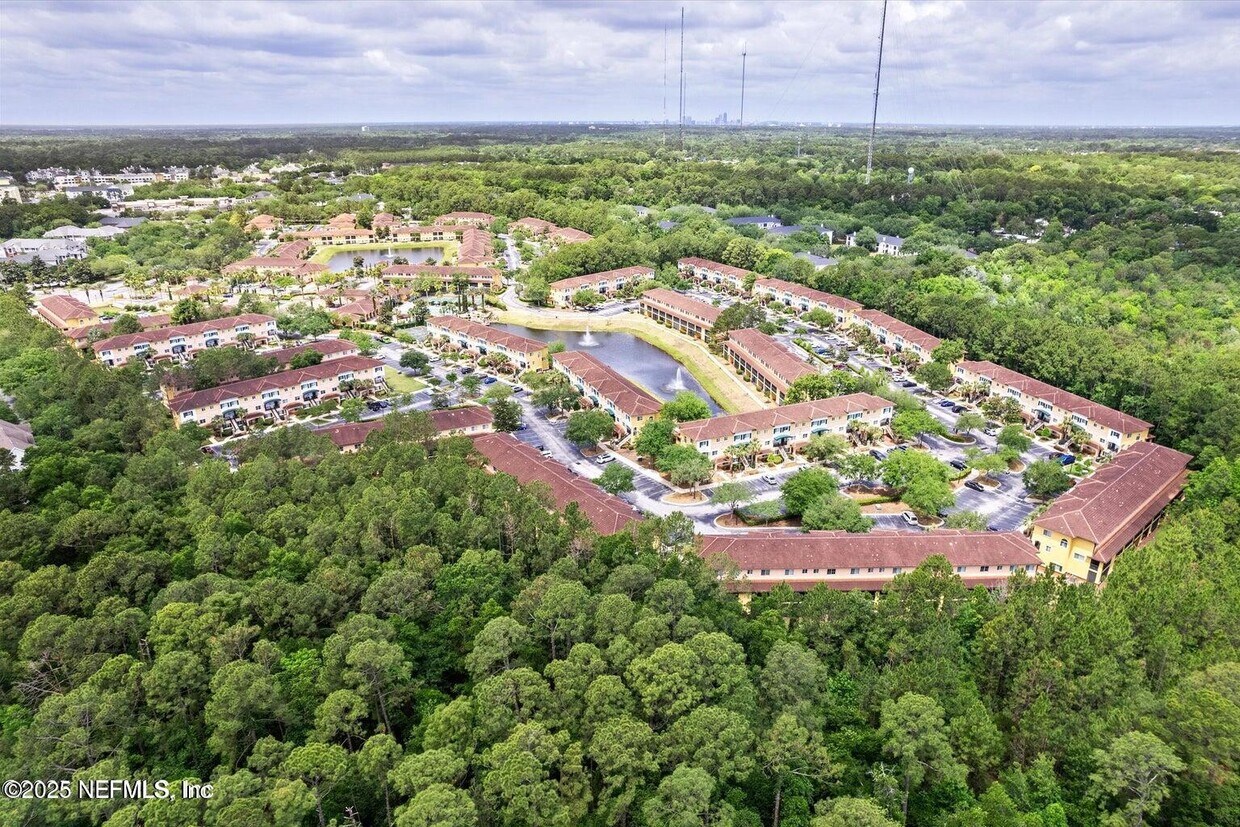 Foto principal - 9745 Touchton Rd
