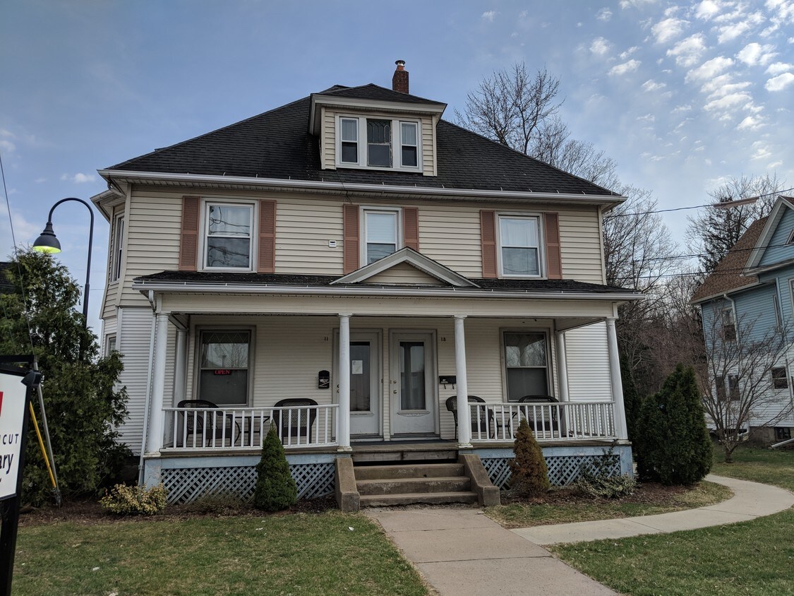 Primary Photo - 13 Naubuc Ave
