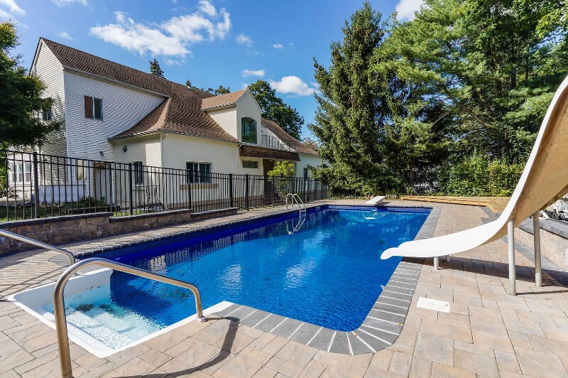 71 Capitol Heights Rd, Oyster Bay, NY 11771 House Rental in Oyster