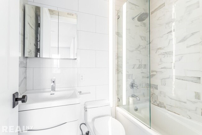 Building Photo - 56 Frost St