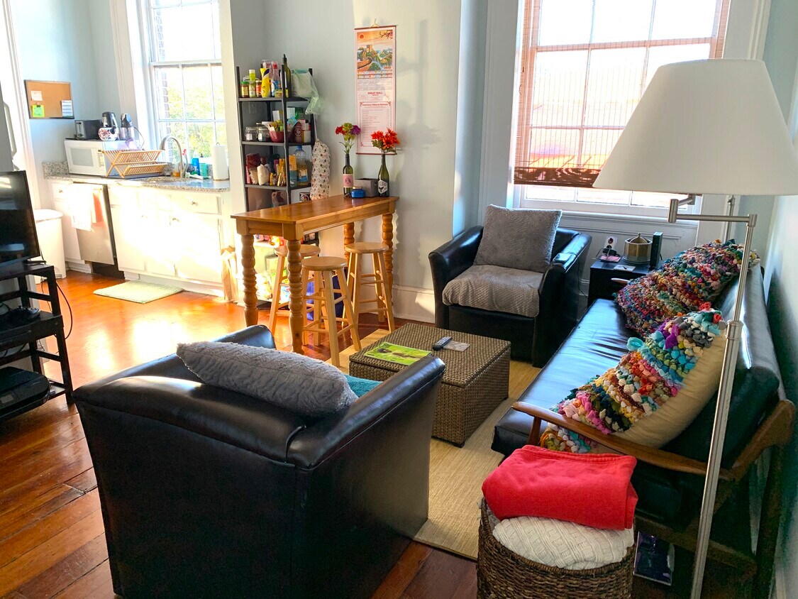 Living - 12 Bee St