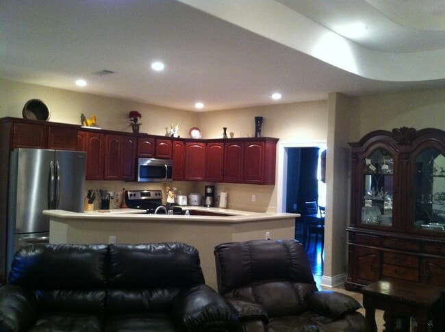 Building Photo - Large 3 bedroom, 2 bath home located in Ro...