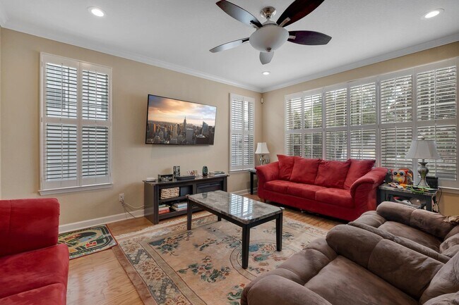 Building Photo - 2119 Fernleigh Dr