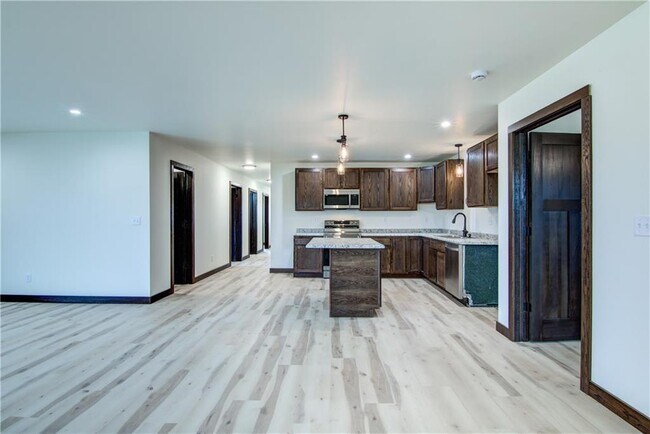 Kitchen hallway - 51081 Hillside Rd