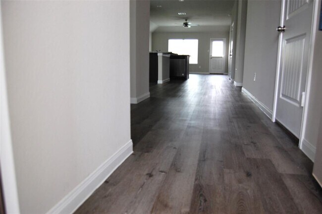 Foto del edificio - 5410 Brooklyn Rose Dr