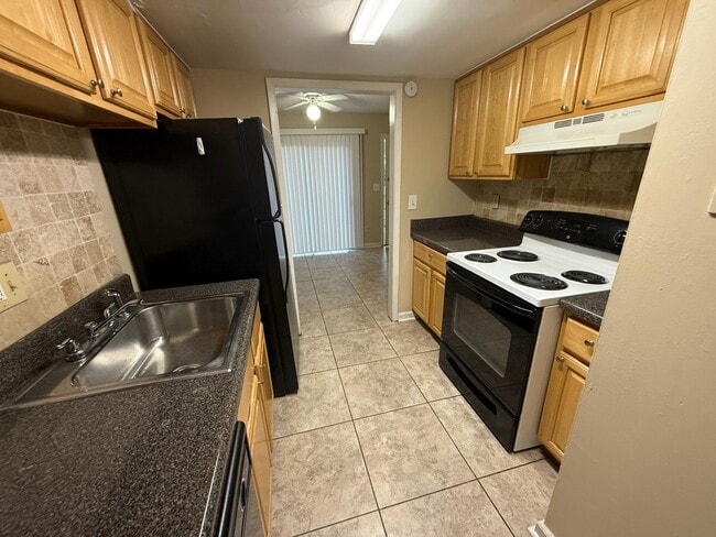 Foto del edificio - 6369 Holcomb Way