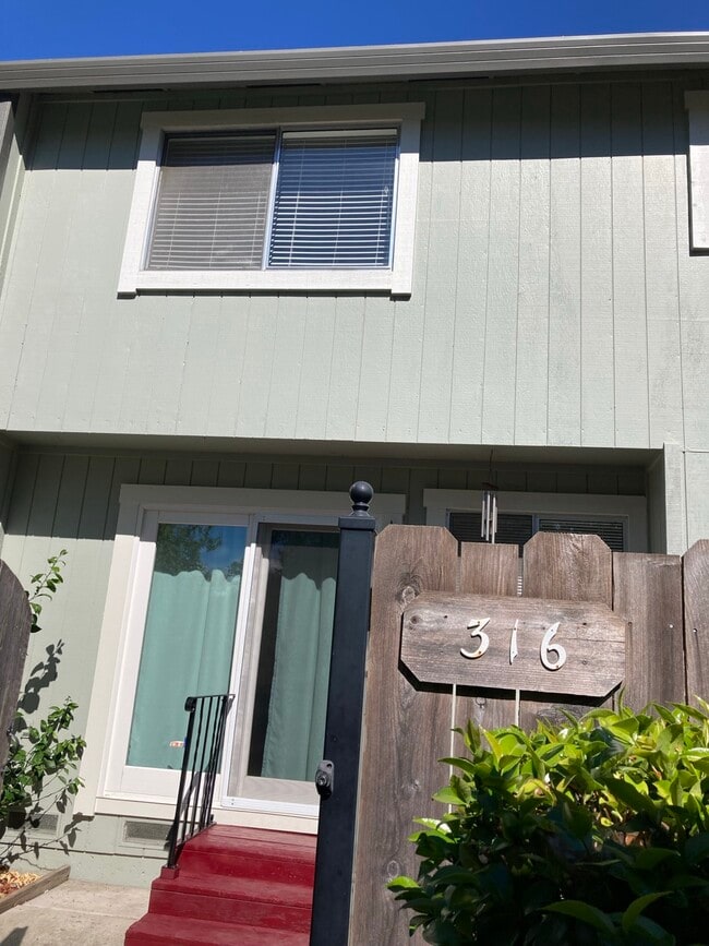 Building Photo - 316 Harvest Ln