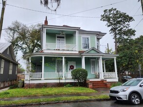 Building Photo - 301 E 40th St