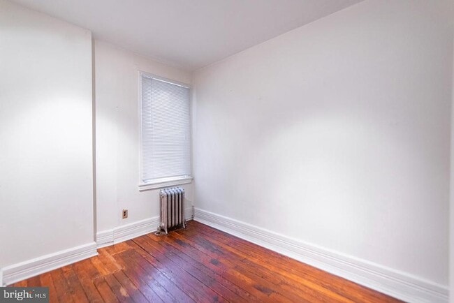 Building Photo - 833 N Newkirk St