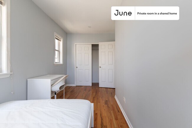 Foto del edificio - Private bedroom in 3 bed/2 bath Home