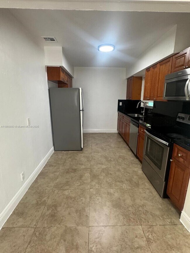 Foto del edificio - 860 NE 164th St
