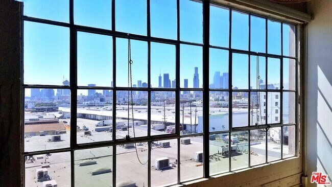 Foto del edificio - 1855 Industrial St