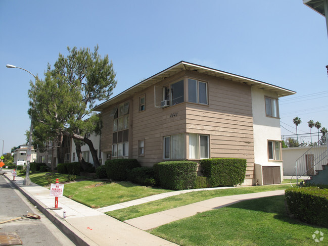 Building Photo - Lakewood Garden Apartments