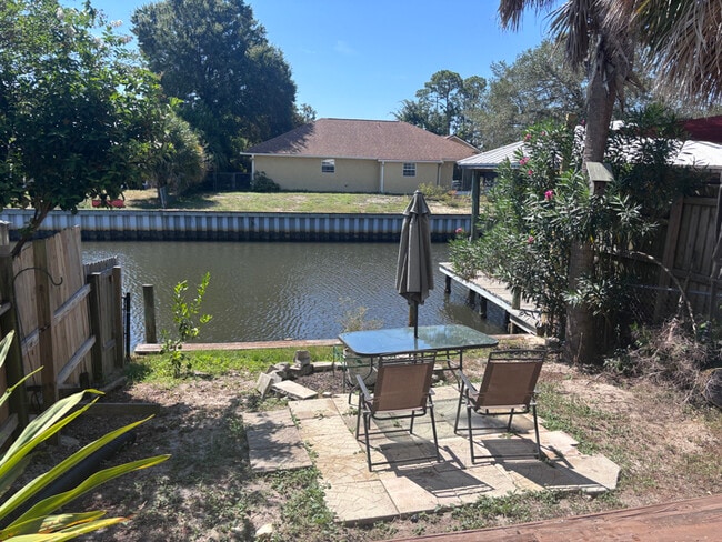 Building Photo - 1209 Capri Dr