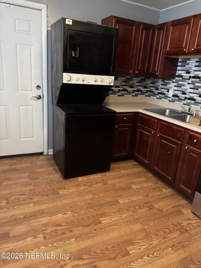 Building Photo - 1138 E 19th St