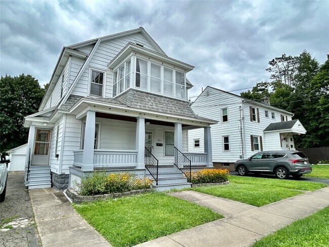 Foto del edificio - 211 Dudley Ave
