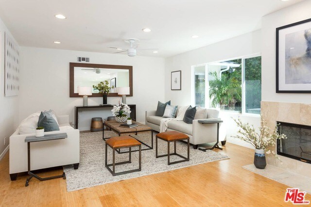 Foto del edificio - 3640 Wrightwood Dr